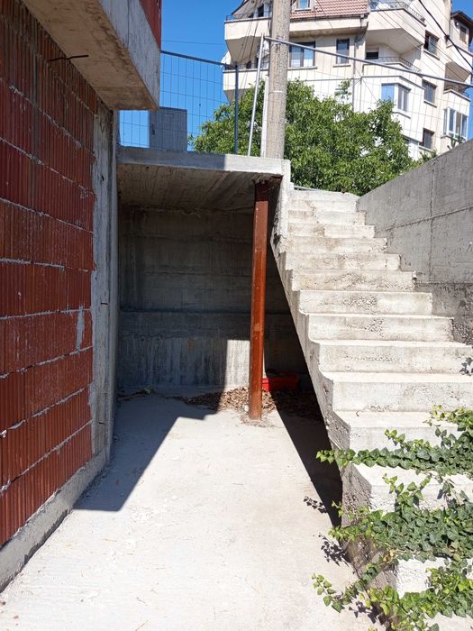 Двуетажна къща с акт 15