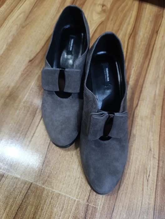 Yangi tufli sotiladi