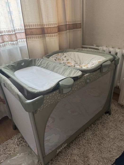 Продам манеж-кроватку Joie б/у
