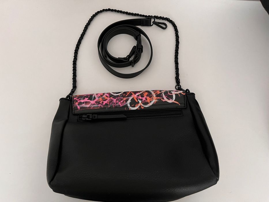 Продавам чанта Desigual