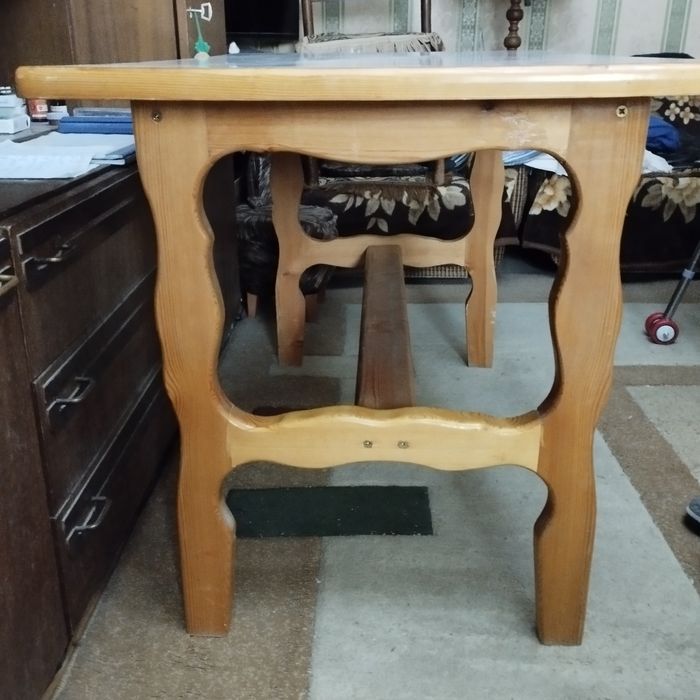 Обеденный стол большой