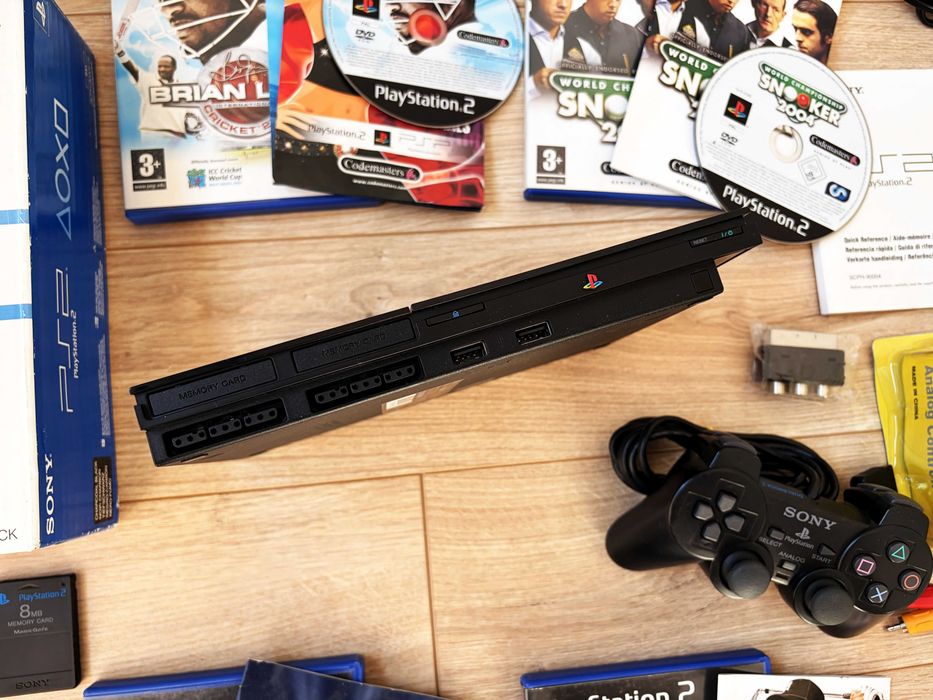 PlayStation 2 Slim модел 90004 с кутия, 5 игри и два джойстика