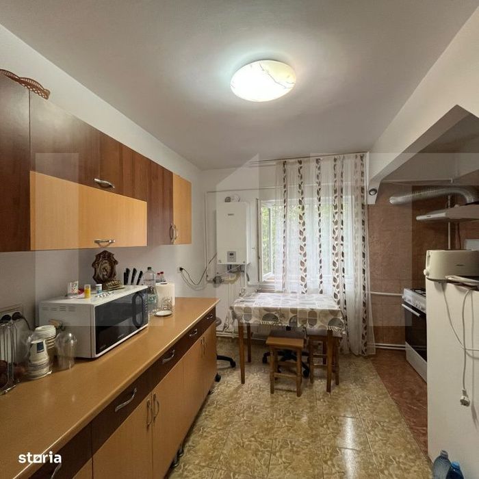 Apartament de 3 camere, zona Stejari