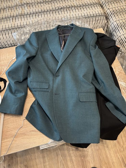 Мъжки официален костюм