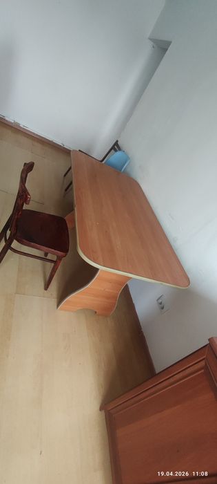 Срочно продам кухонный стол