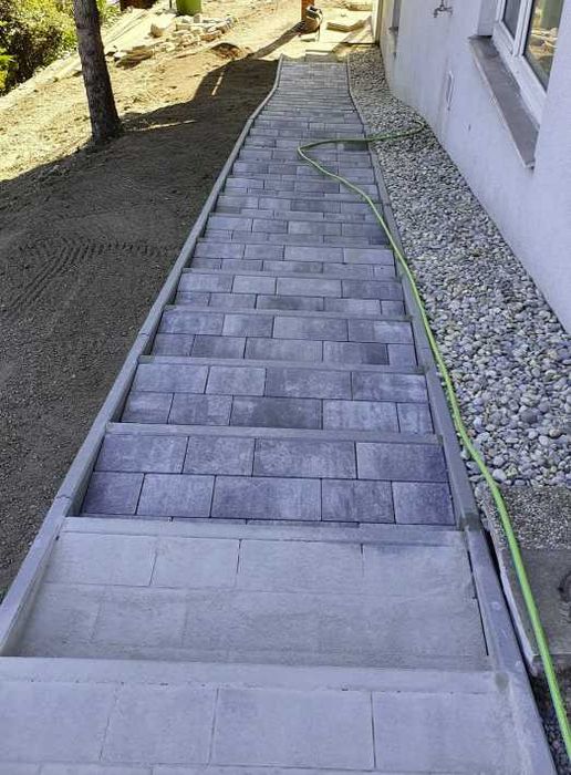 Servicii complete: Pavaje, piatră naturală și amenajări grădini.