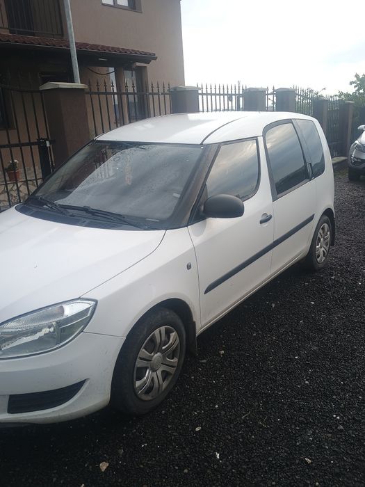 Vând Skoda Roomster