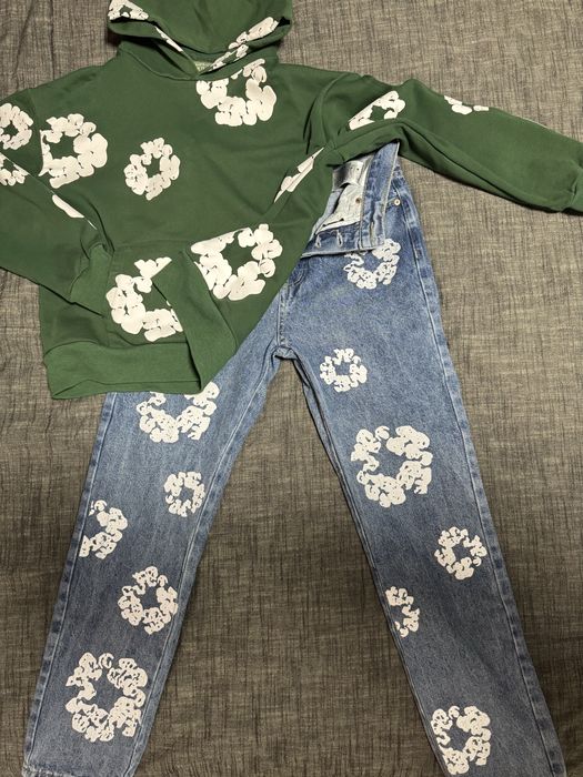 Дънки и худи, използвани