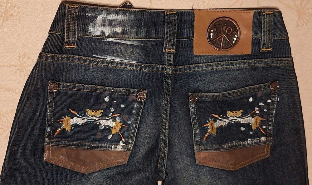 Blugi de damă Christian Dior noi, cu imprimeuri și broderii mărimea 27