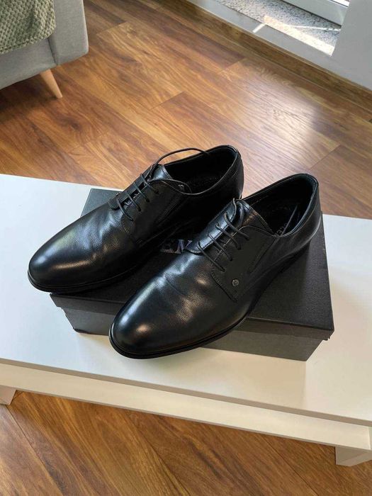 Pantofi din piele 44, pereche foarte rezistentă, preț negociabil