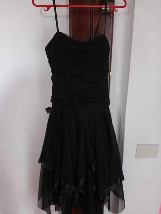 Rochie neagra de ocazie cu bretele subtiri