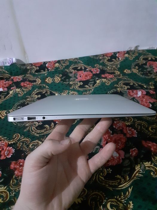 Продам MacBook Air 13