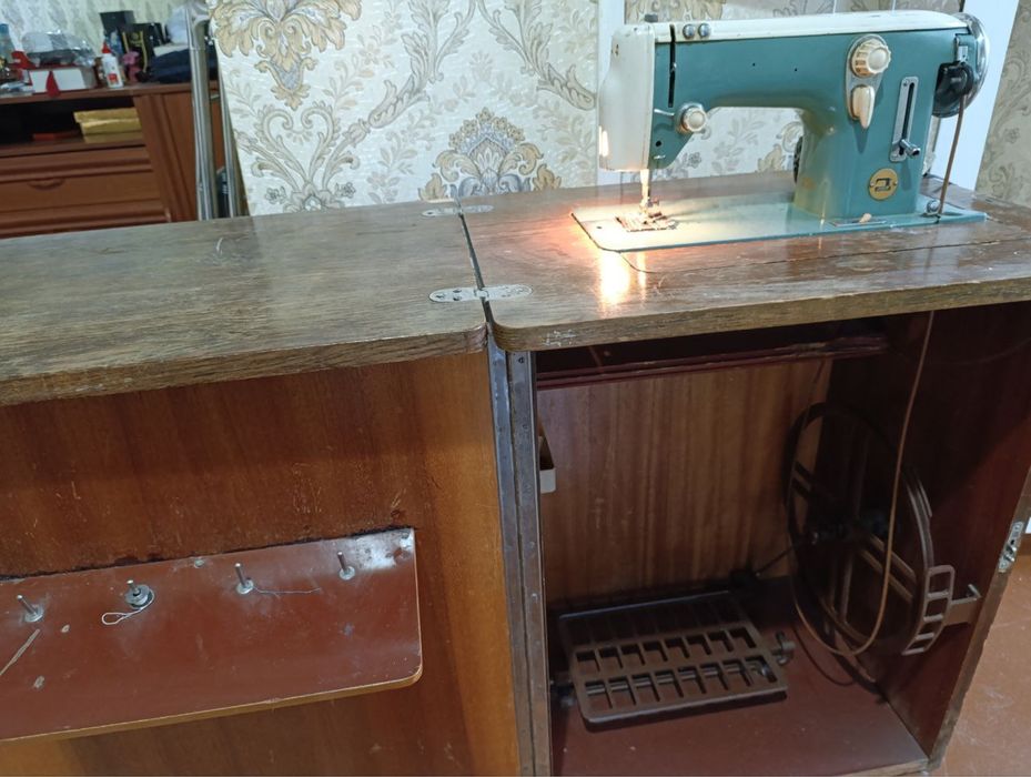 Продам швейную машину Lada 236.