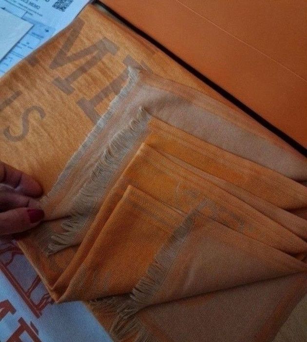 Geanta damă model Kelly+esarfa cu 2 fete,saculet, etichetă