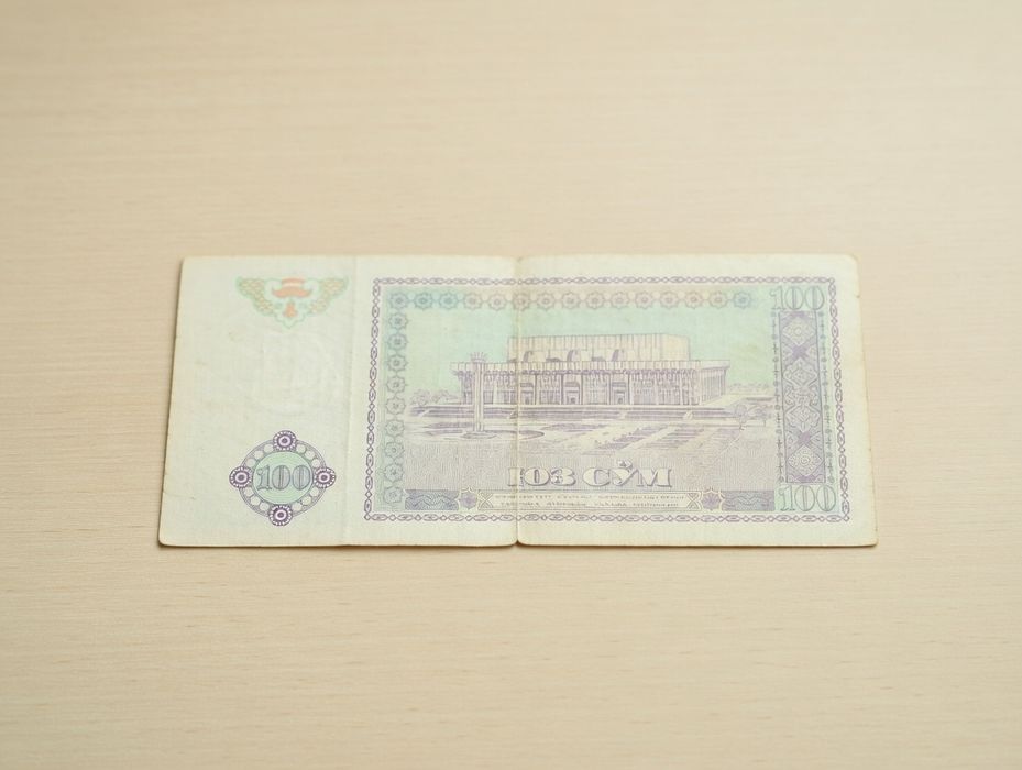 100 сум 1994 года (серия EN) — первая банкнота независимого Узбекистан