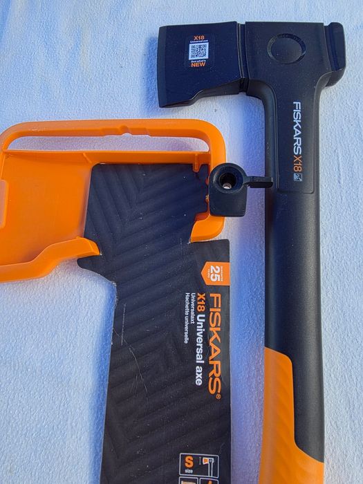 Toporas Fiskars X 18