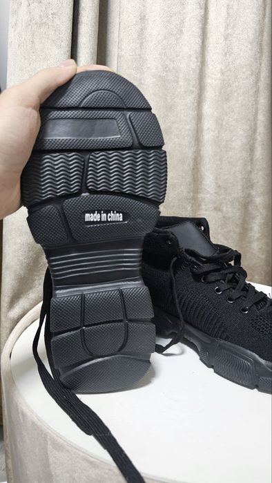 Кроссовки Needus