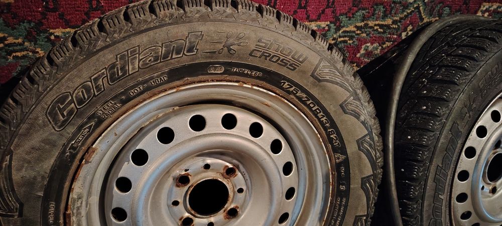 Продам зимнюю резину