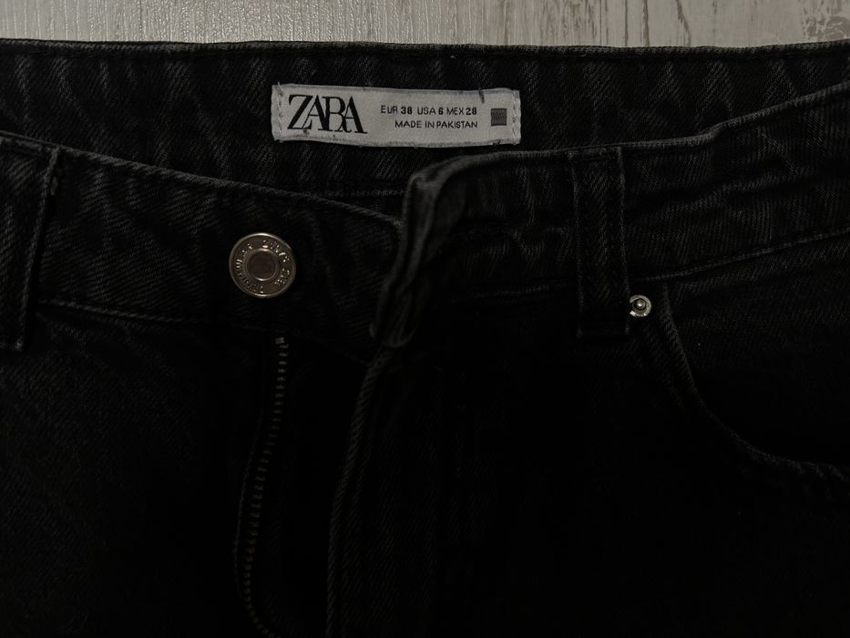 Дамски дънки Zara отдавам за 2 шоколад Milka