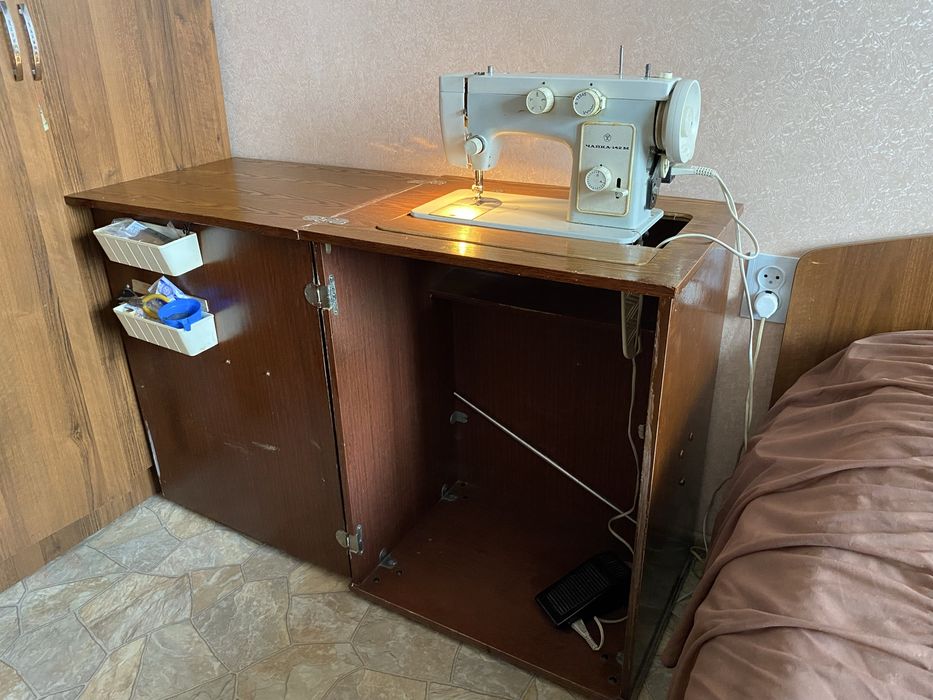 Швейная машинка Чайка 142м