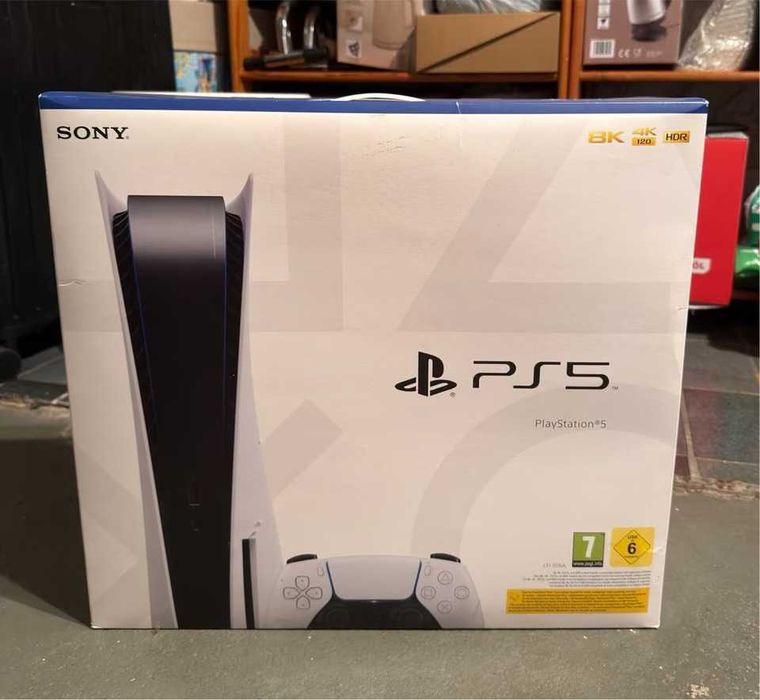 Конзола PlayStation 5 + допълнителна зарядна станция