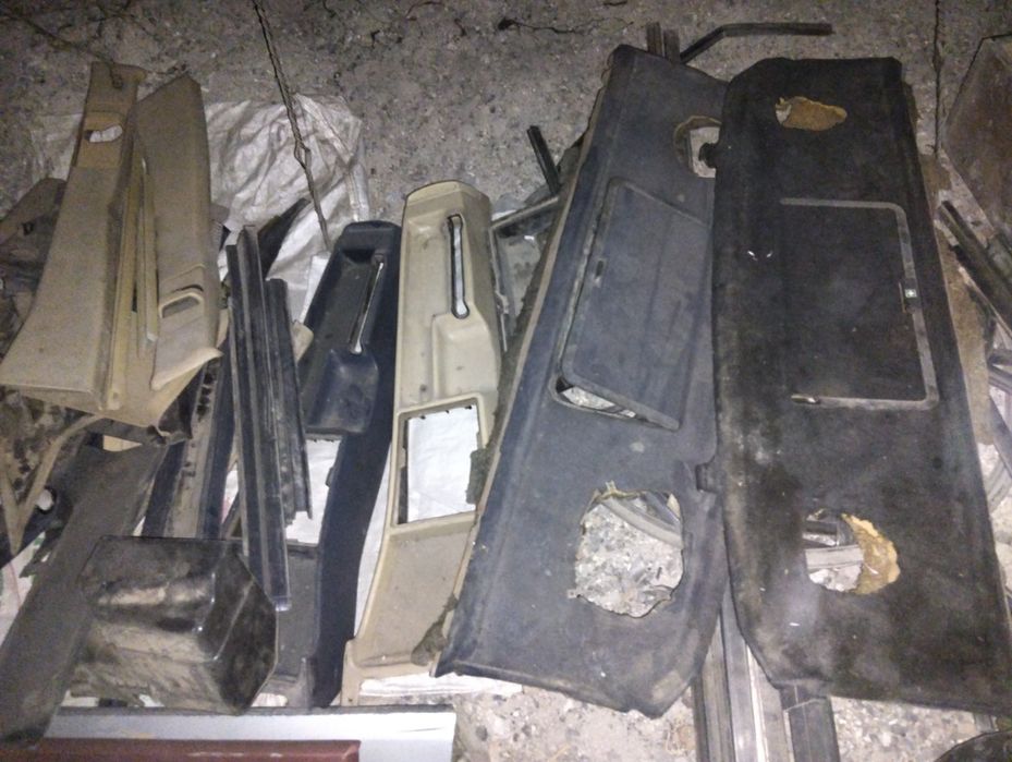 Элементы салона Мерседес 190 продам