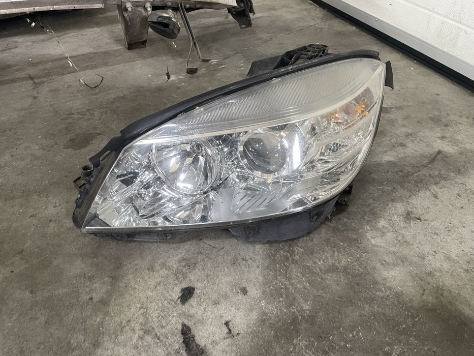 Far stanga / dreapta Mercedes w204 c class