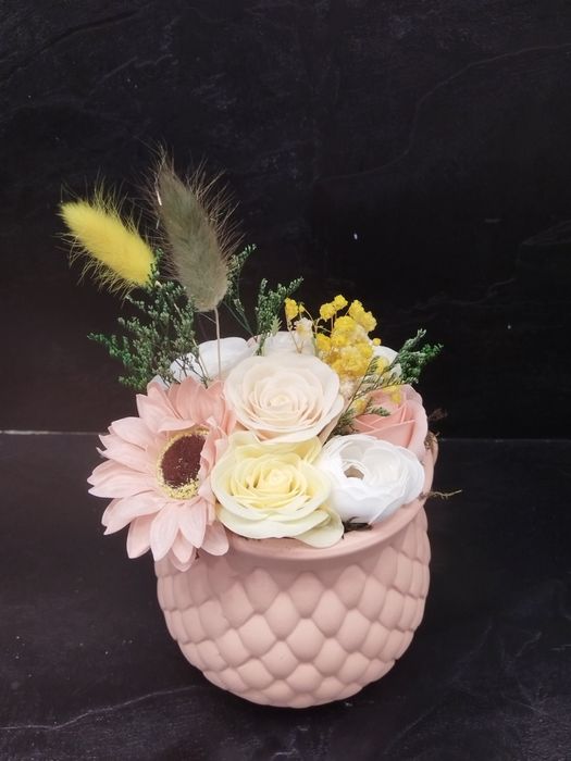 Ръчно изработени детайли от сапунени цветя за вас и вашия празник