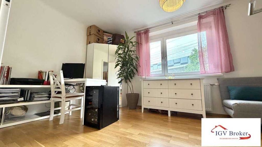 Продава се Тристаен апартамент в София, Люлин 9 - 85 кв.м за 3989 €/кв.м - Снимка #2