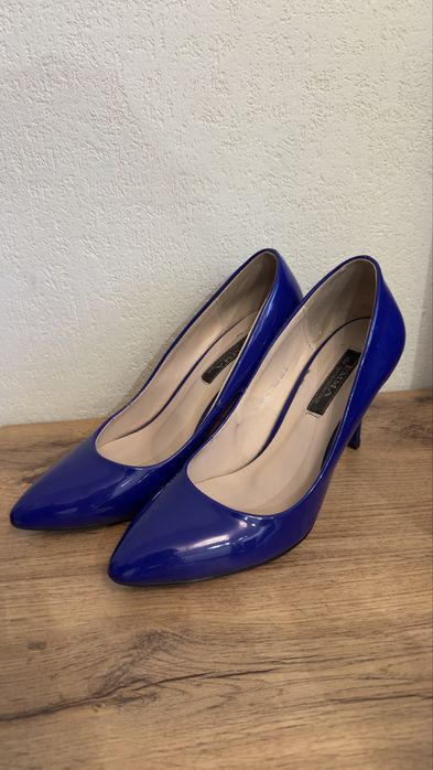 Продам женские туфли классика 36