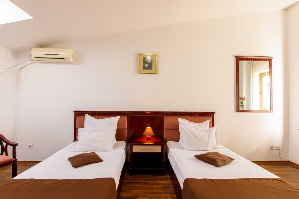 Inchiriere garsoniera - hotel Lira Pacific