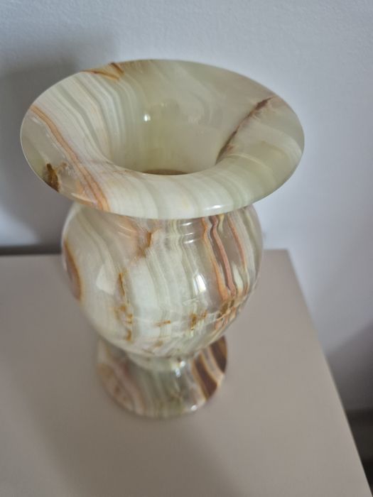 Vaza din marmura model unicat 20x10 cm