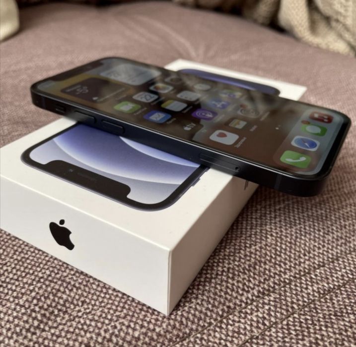 iPhone 12 в хорошим состаянии