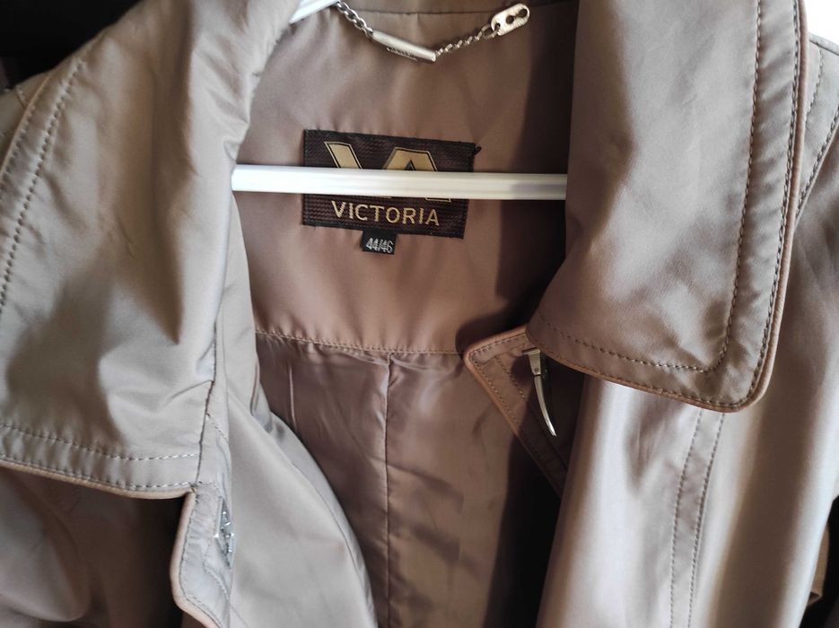 Женский плащ, коричневый