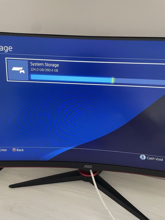 Vand ps4 cu 3 jocuri si maneta