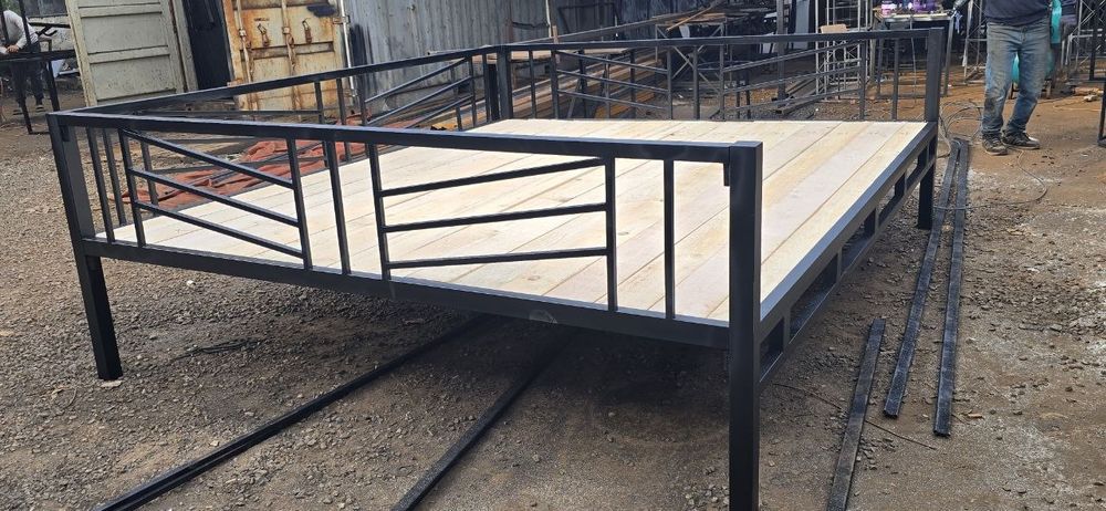 Yig‘iladigan tapchan 2.5x3 loft, mustahkam va qulay.
