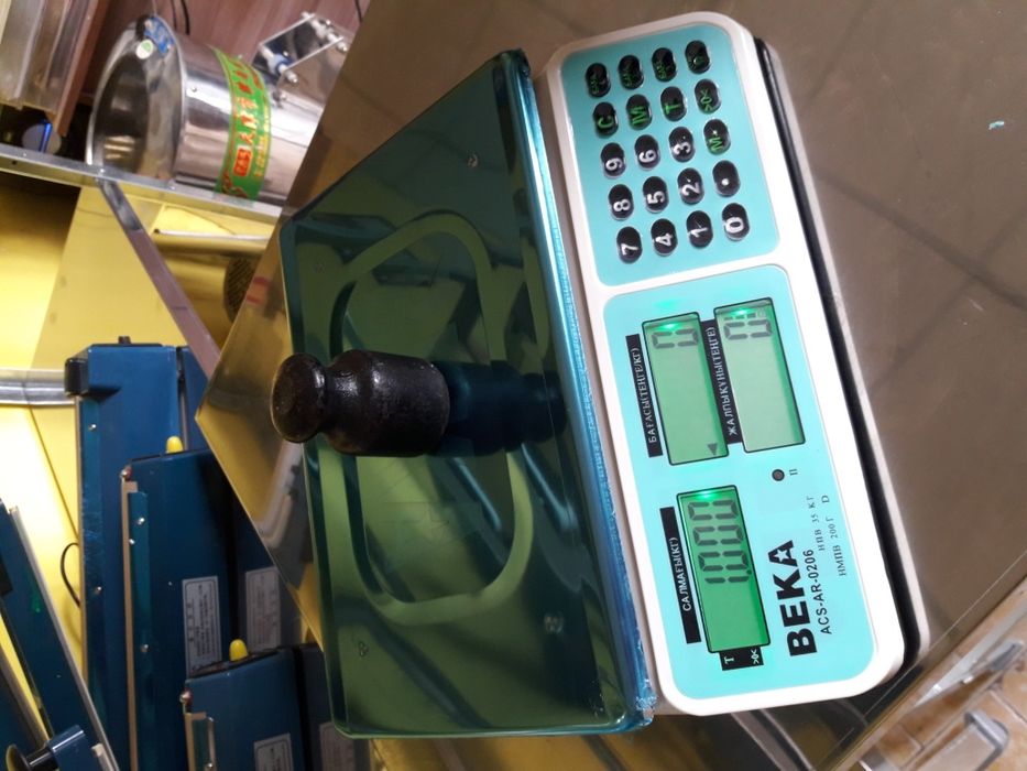 Весы  торговые настольные.