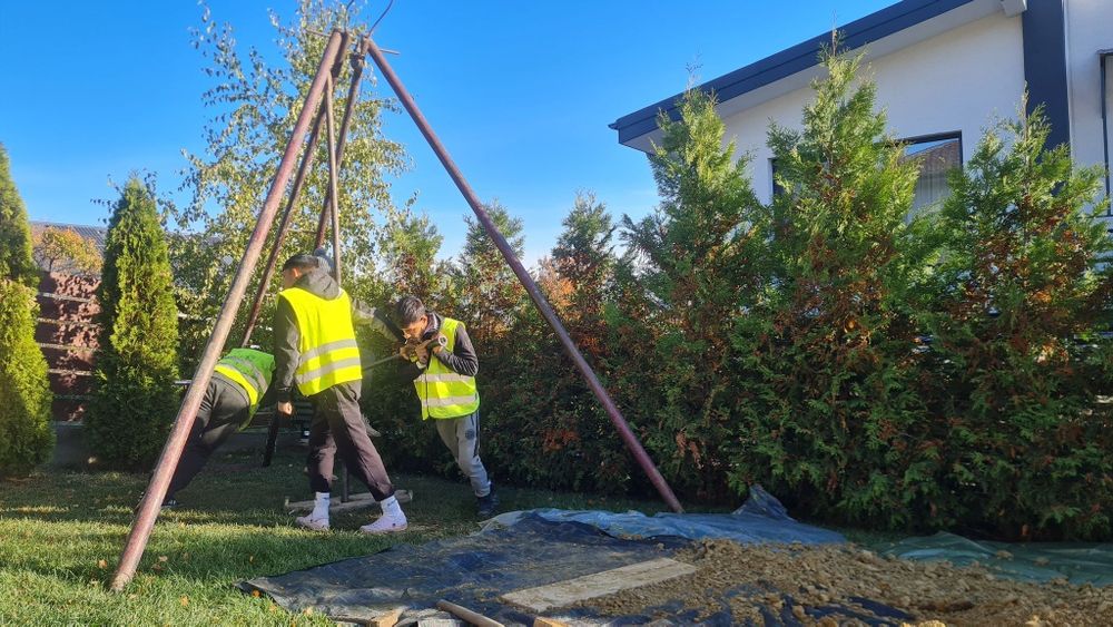 Executam foraje puturi apă de mica sau medie adancime 0-50m
Folosim tu