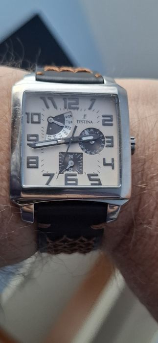FESTINA ceas de mînă bărbătesc cu baterie si curea din piele.
