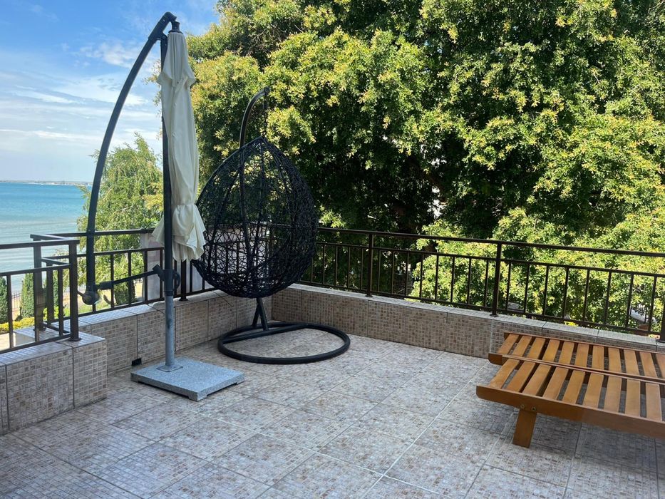 Продава се, 3-стаен, Св. Влас,  Елените, първа линия!