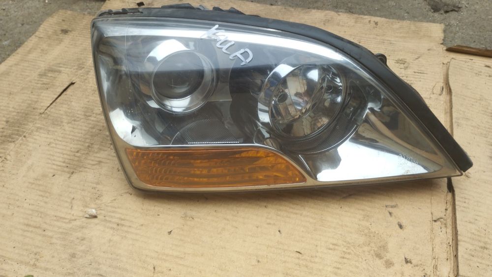 Десен фар за Киа Соренто 2008г