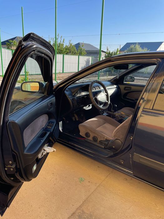 Авто машина Nissan maxima