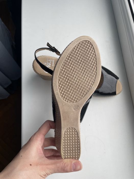 Женские босоножки кожаные