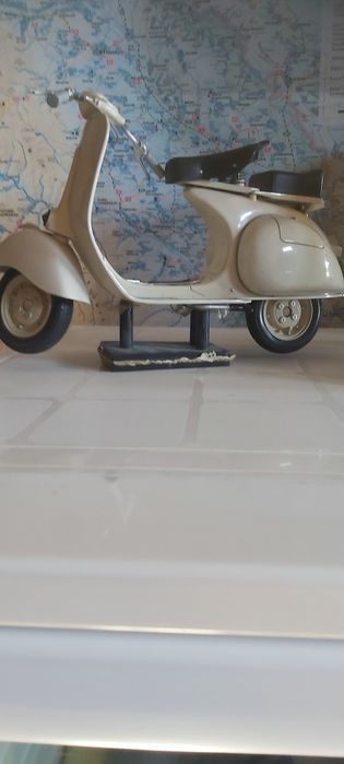 Miniscuter plachetă Viespa  piagio.