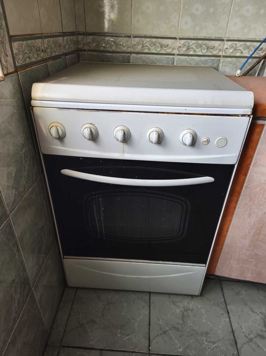 Газовая Плита в рабочем состоянии