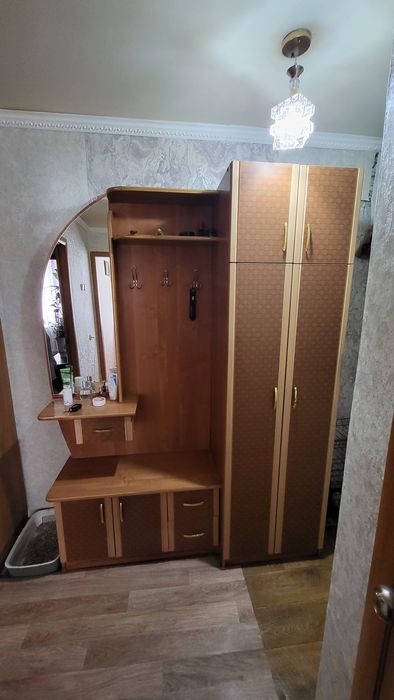 Продам Прихожую стенку