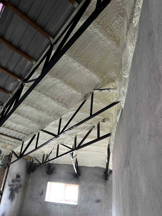 Утепление пеной ППУ ангаров | мансард | крыши | стен | подвалы | полы