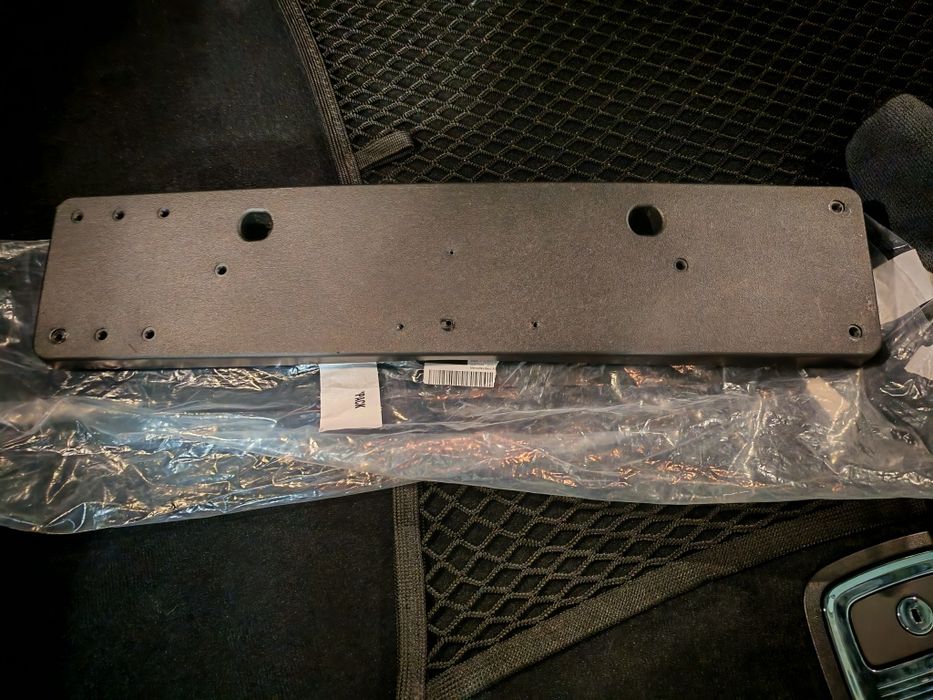 Стойка за преден номер Мерцедес GLC 43