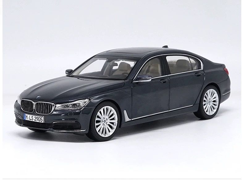 BMW 750li   1:18 .