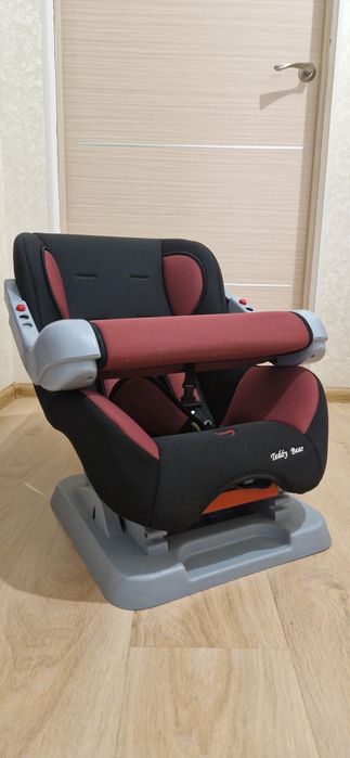 Автомобильное кресло